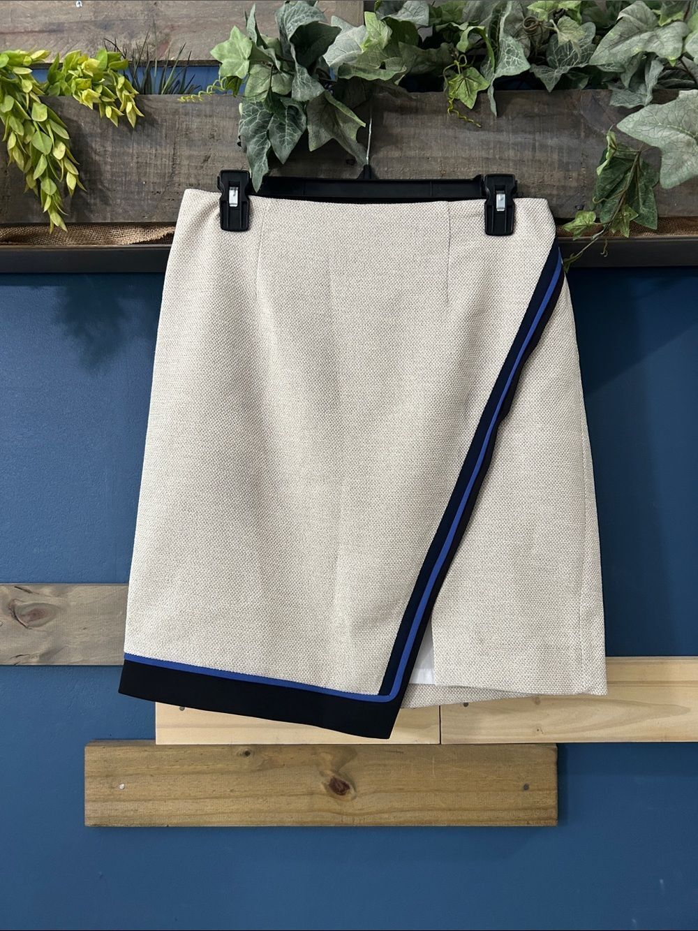 White House Black Market Cream Asymmetrical Skirt NWOT  4 Lined